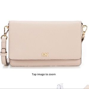 ✨Brand New✨Michael Kors Leather Phone Crossbody